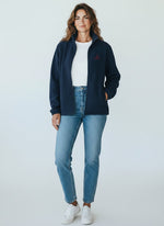 Essential Fleecejacke – rote Stickerei