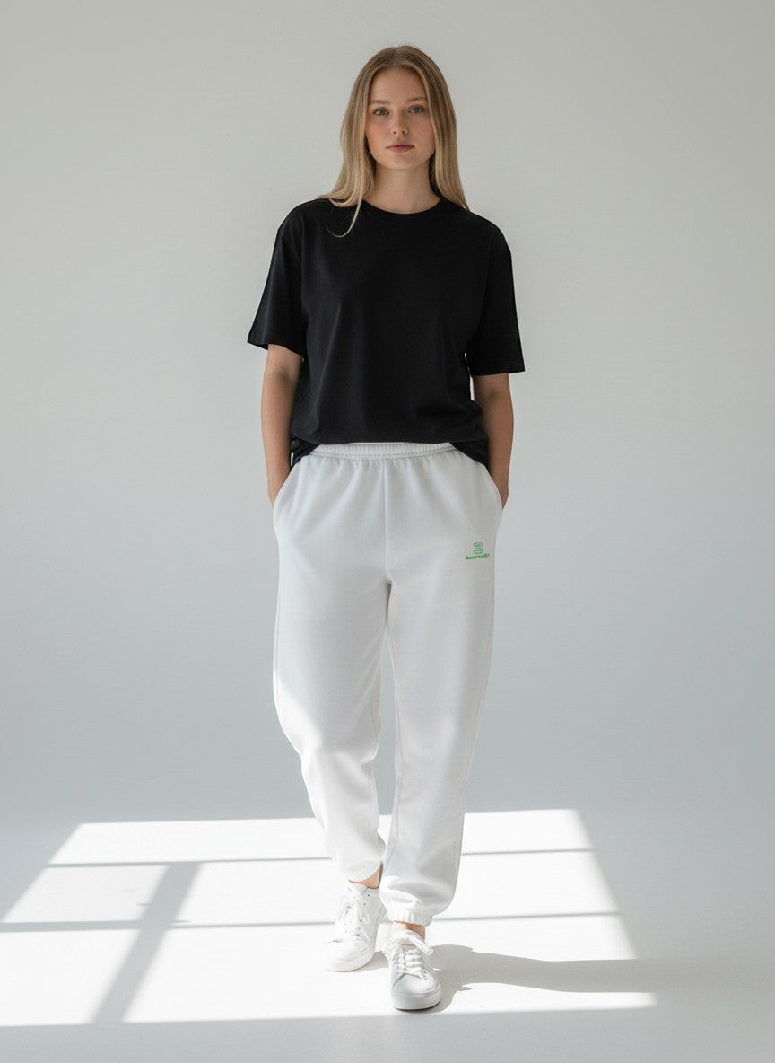 Core Fluffy Jogginghose – grüne Stickerei