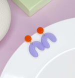 Kleine Arch Bogen Ohrringe in orange lila transparent
