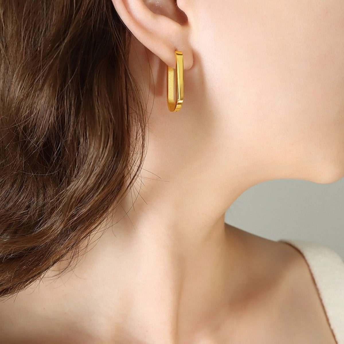 OVAL HOOP EARRING 18K GOLD PLATED
