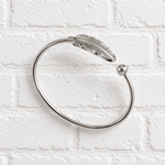 Minimalistisches Federarmband - Silber- für alle Farbtypen mit kühlen Anteilen