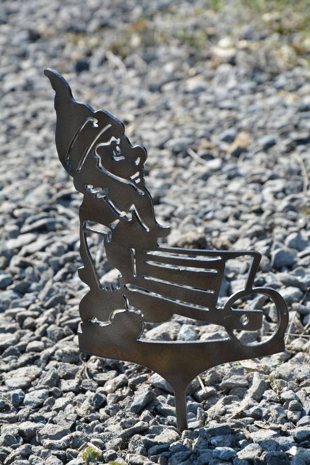 Gartenstecker Zwerg mit Karre