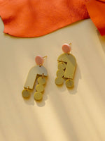Cinnamon Ohrringe mit Edelstahl Steckern in rosa beige
