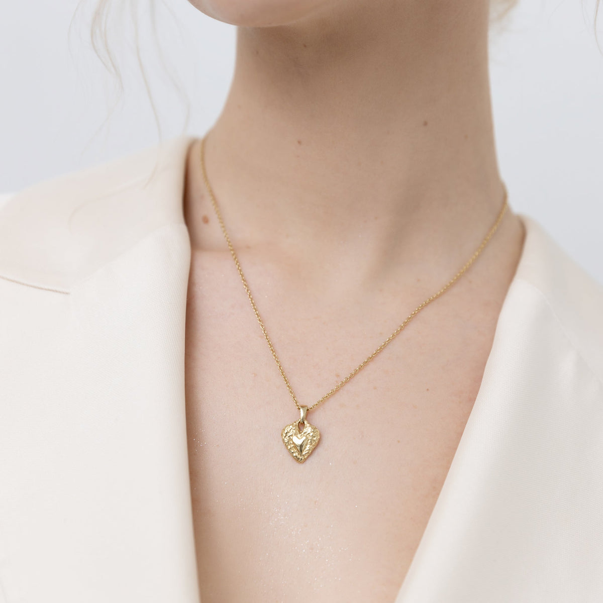 GOLD HEART CHARM NECKLACE AMOURA