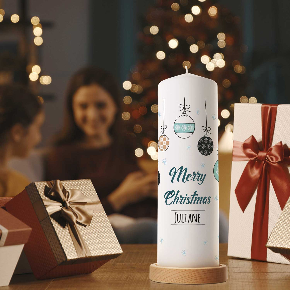 Große Kerze "Weihnachtskugel" mit eigenem Namen zu Weihnachten