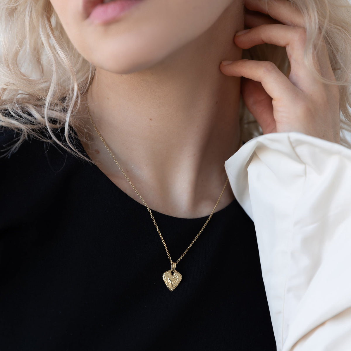 GOLD HEART CHARM NECKLACE AMOURA