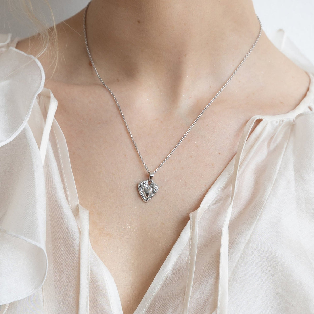 SILVER HEART CHARM NECKLACE AMOURA