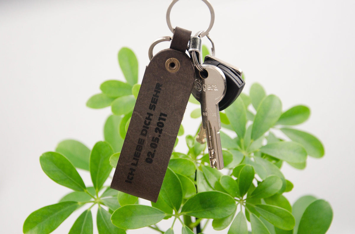 Monogramm-Schlüsselanhänger. Personalisierter Schlüsselanhänger mit Gravur. Geschenk zum Vatertag, Geschenk für ihn. Geburtstagsgeschenk.