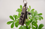 Monogramm-Schlüsselanhänger. Personalisierter Schlüsselanhänger mit Gravur. Geschenk zum Vatertag, Geschenk für ihn. Geburtstagsgeschenk.