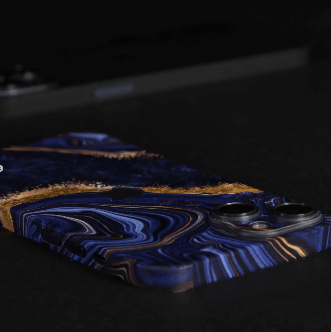 iPhone 13 Pro Max Skin mit 24K Gold Luxury Blue