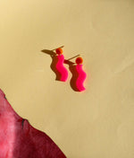Wormly Ohrringe mit Edelstahl Steckern in orange pink