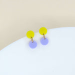 Dotty Acryl Ohrringe in gelb flieder
