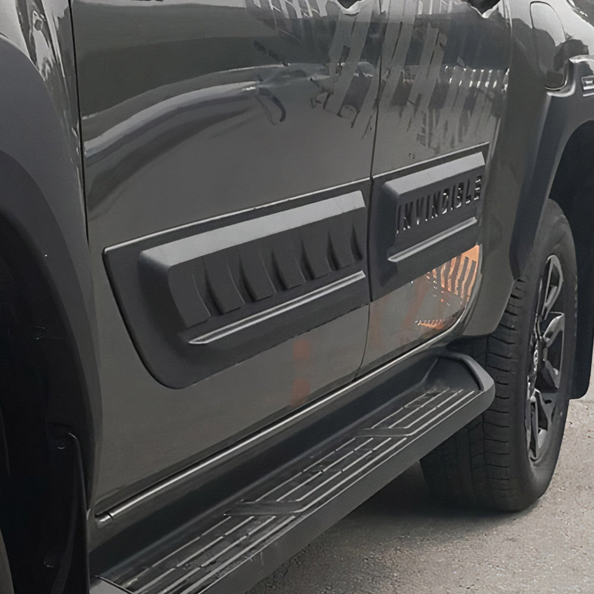 Türschutzleisten Seitenschutz für Toyota Hilux 2015-2026 ABS Schwarz 4tlg