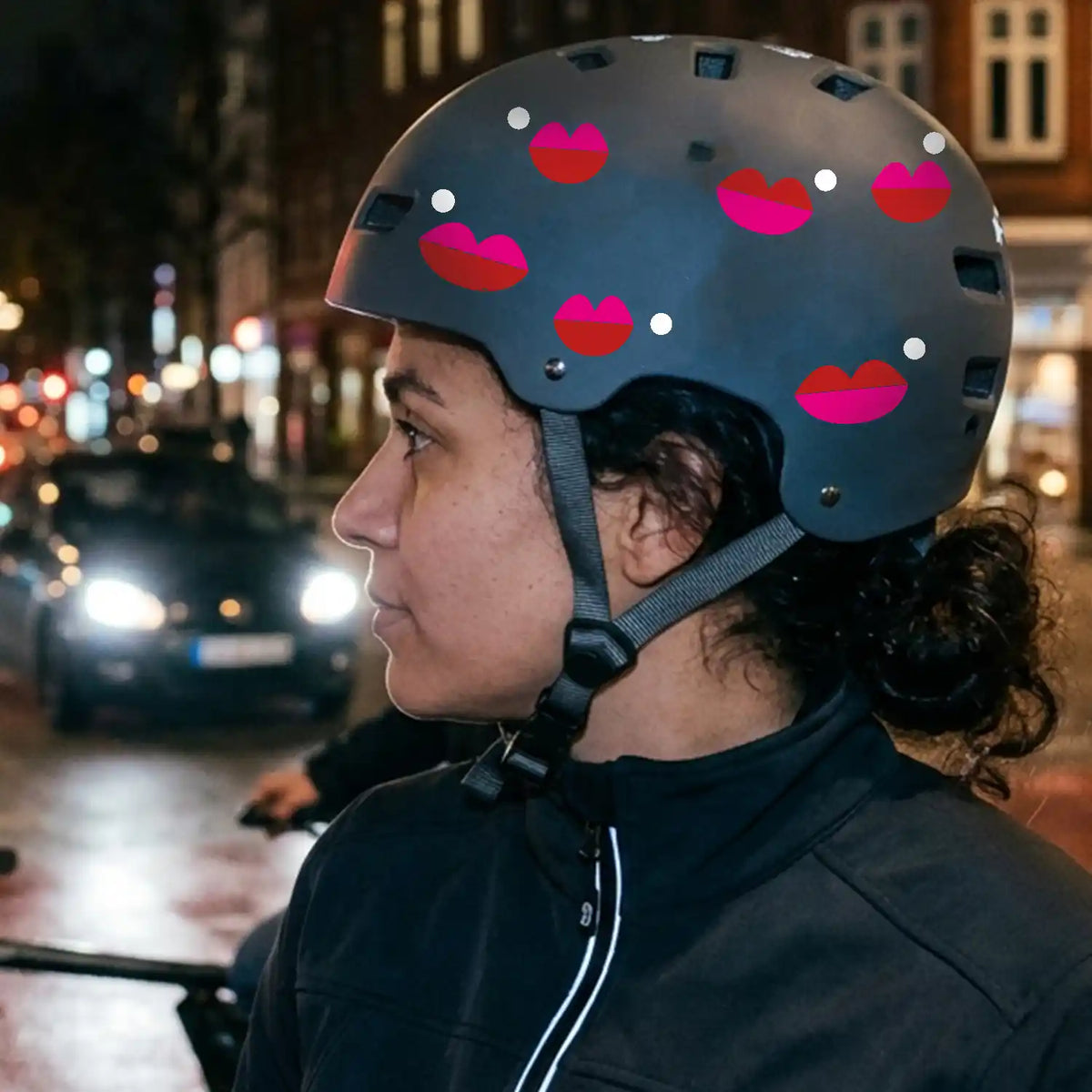 Fahrrad Aufkleber „Kiss“ – Reflektierende Kussmund-Sticker für dein Bike