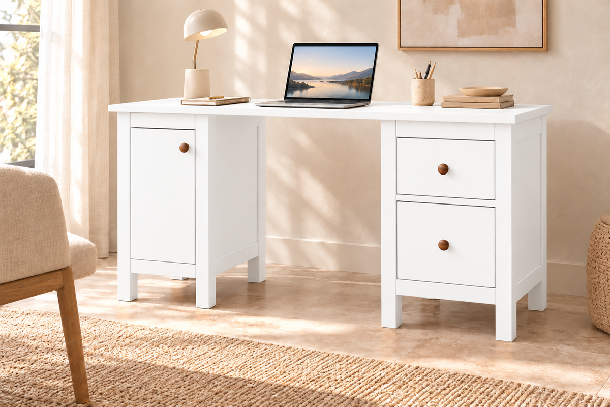 Premium Kiefer Massivholz Schreibtisch | Handgefertigt für Ihr ideales Büro