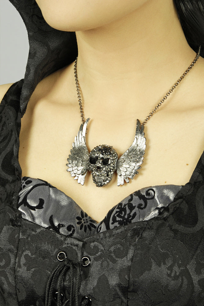 Silberne Halskette mit Strass Totenkopf und Engelsflügeln