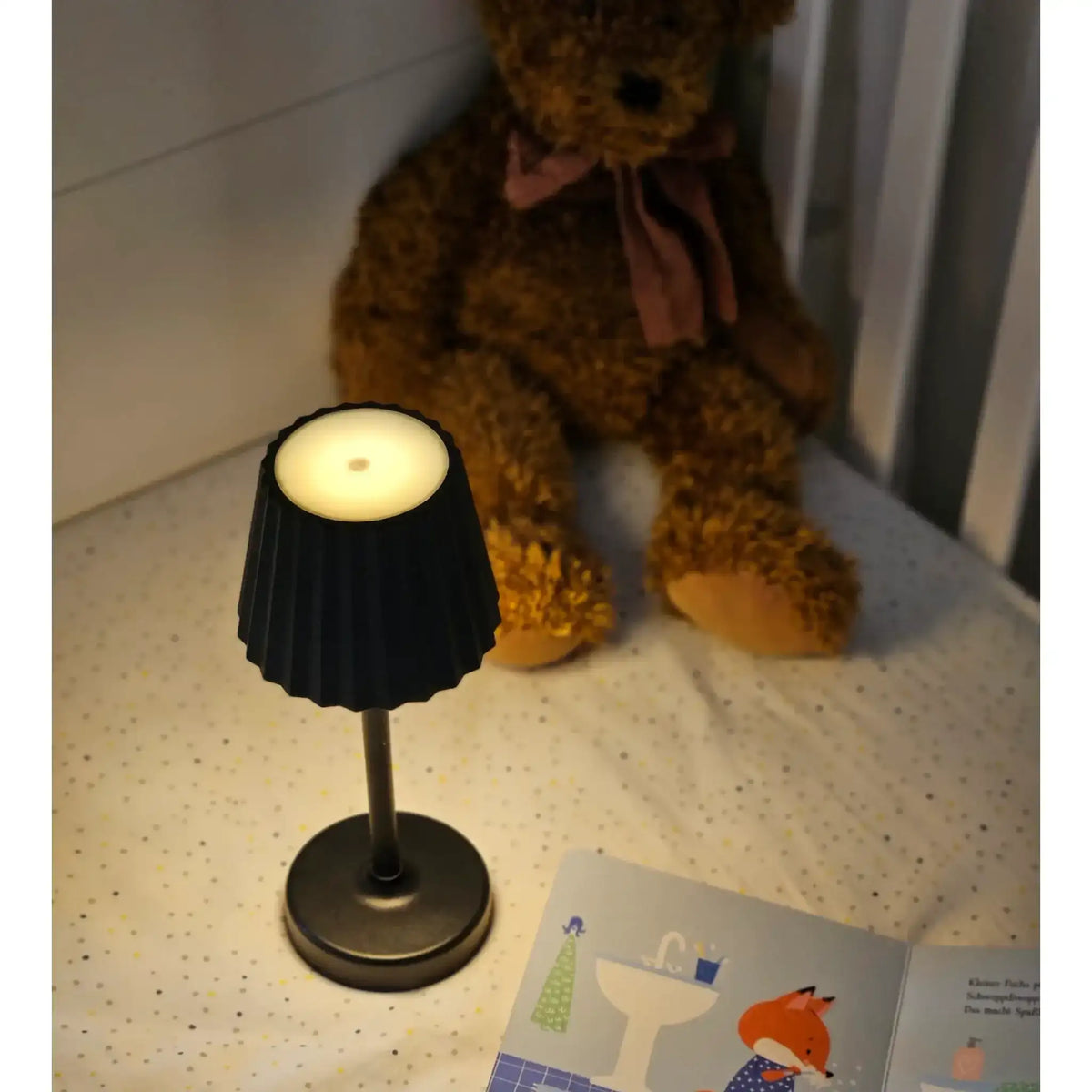 Tischleuchte Lampe Leuchte LED weiß schwarz Batterie Leselampe Nachttischlampe