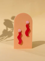 Wormly Ohrringe mit Edelstahl Steckern in rosa rot